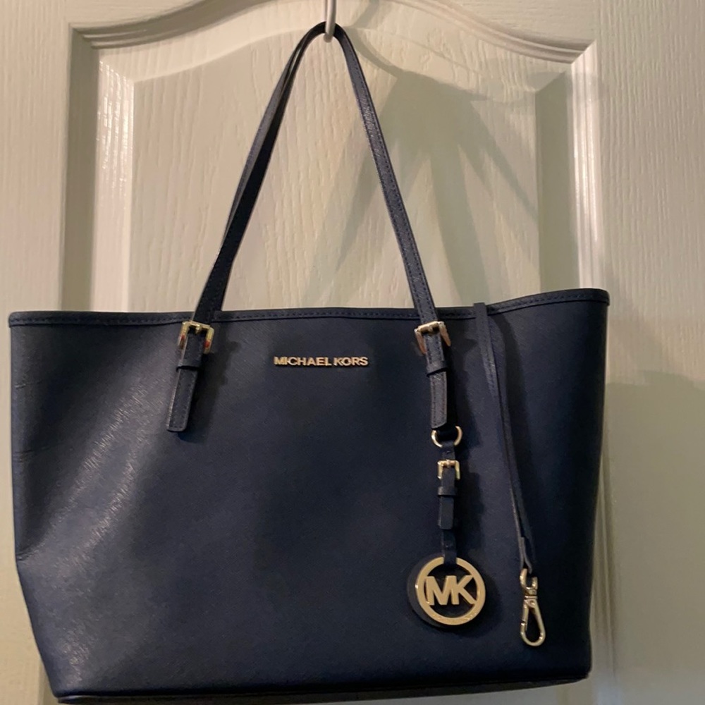 Beautiful like new MK bag deep navy with zippered pocket, pouch & key holder